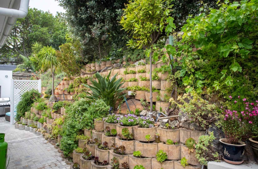 To Let 1 Bedroom Property for Rent in Camps Bay Western Cape